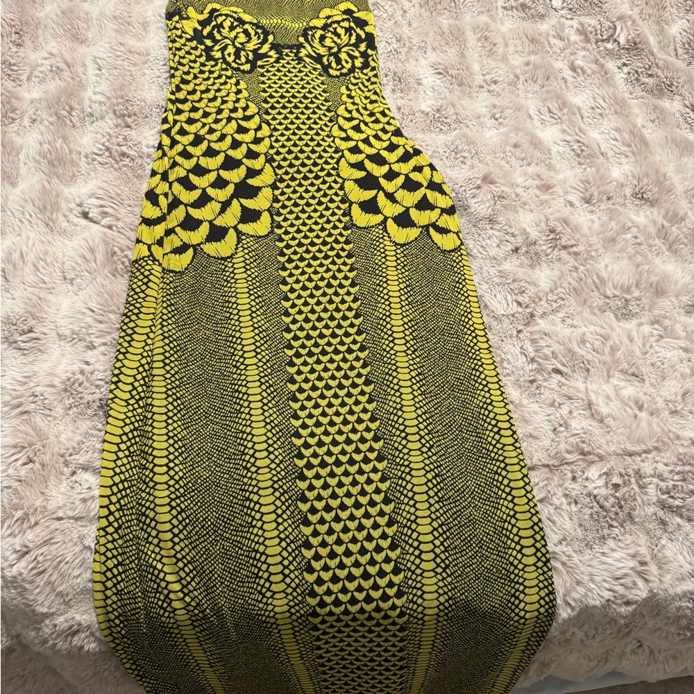 Chic Yellow and Black Patterned Dress